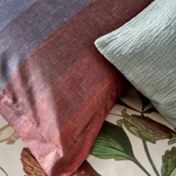 HOLIDAY Dekbedovertrekset | Cream Tan -Vandyck Winkel Holiday en Seaside in multi Pure 68 in smoke green en sage green 4