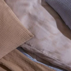 PURITY NAPOLI Dekbedovertrek | Cream Tan 10 PURITY NAPOLI Dekbedovertrek | Cream Tan -Vandyck Winkel THIRSANIJWENING SS2023 VANDYCK DAG1 3597 WEB